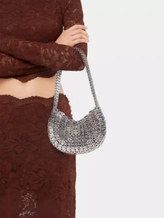 Kultowa srebrna torebka Moon Bag z 1969 roku